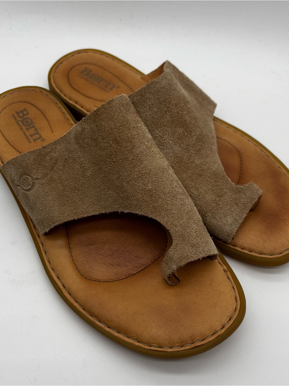 Born Women's Inti Toe Loop Comfort Sandals Taupe Brown Suede Sandals Size 8